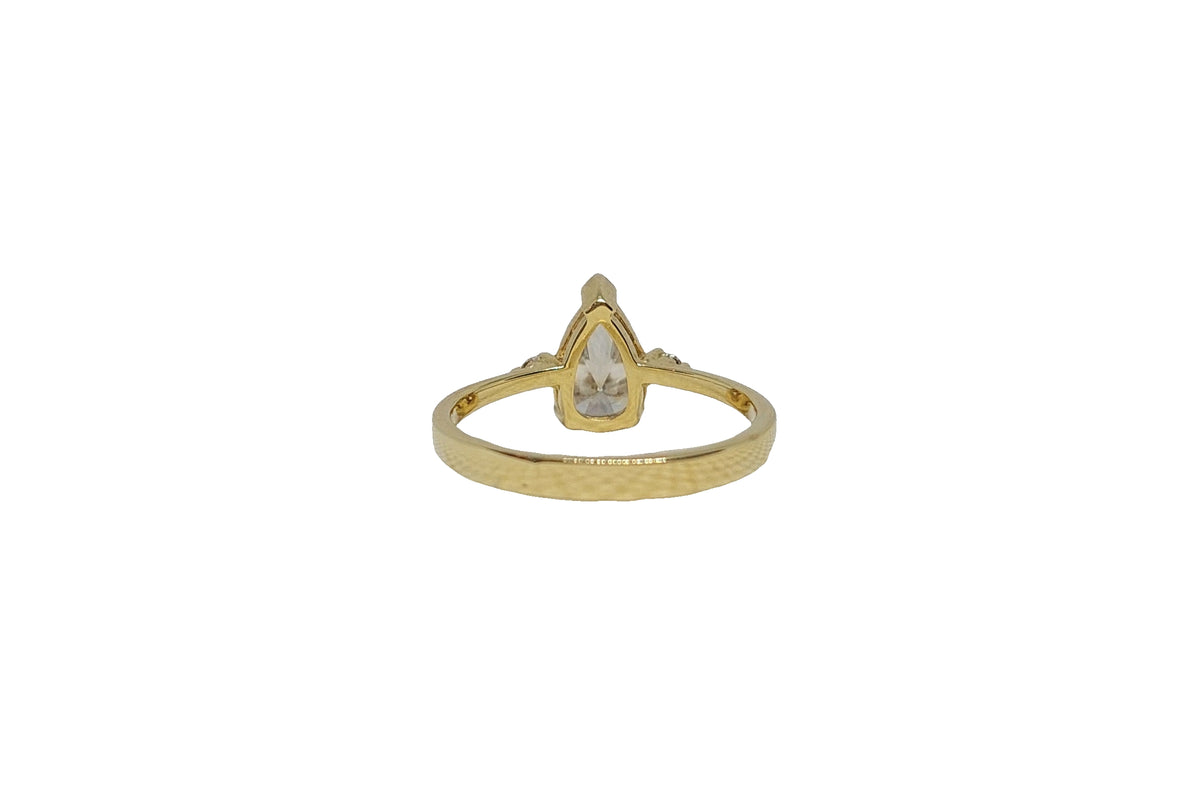 9ct Yellow gold pear shape lab diamond with 2 round shape lab diamond on shank ring