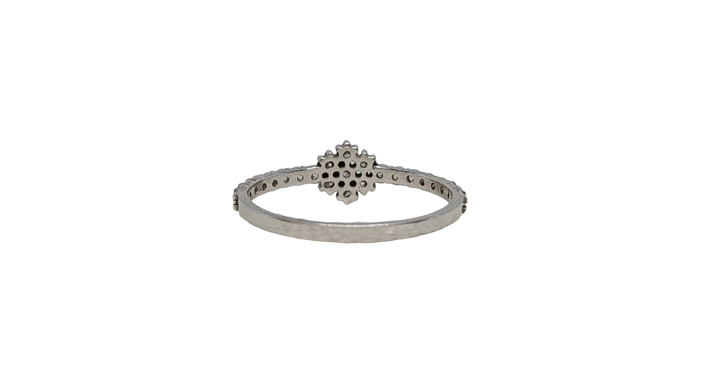 9ct White gold Floral Cluster diamond ring