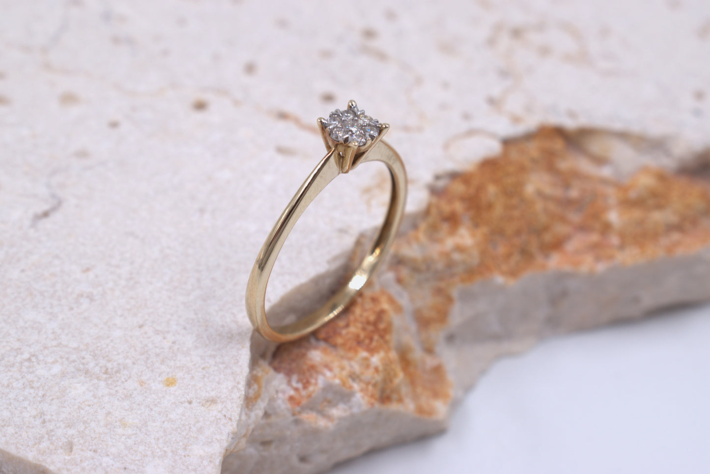 9ct Yellow Gold Illusion Style Diamond Ring