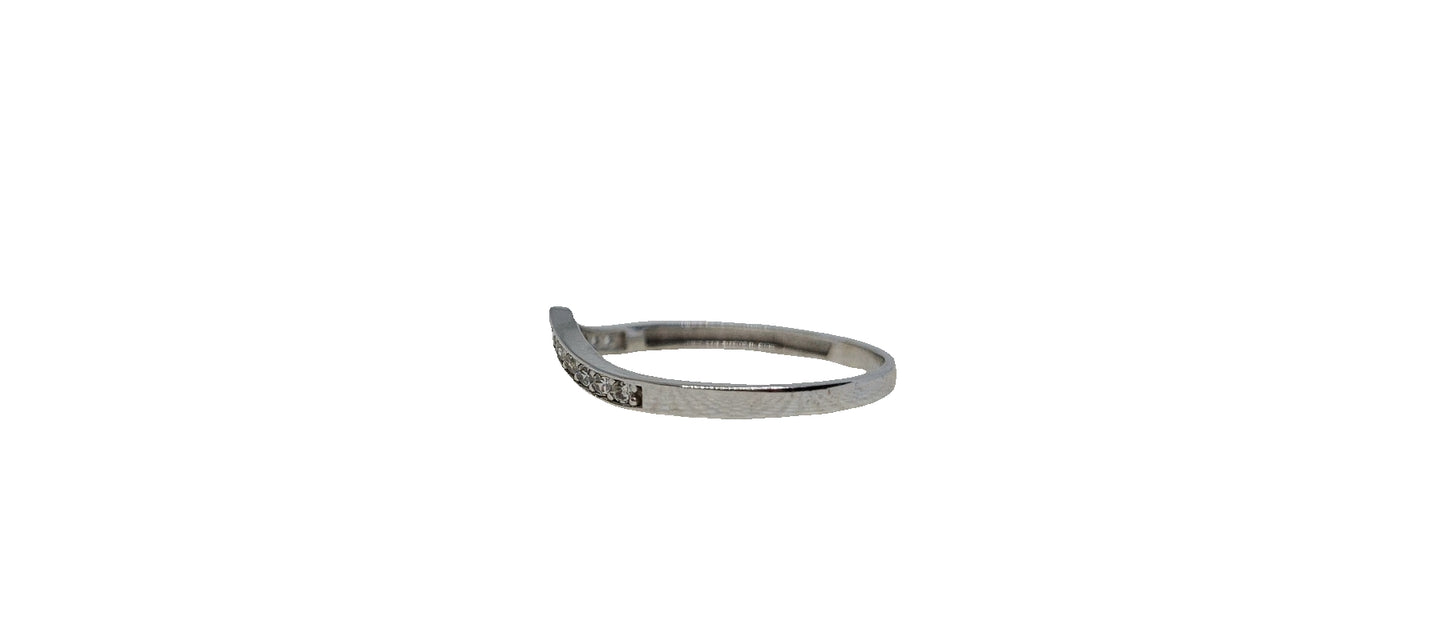 9ct White gold cubic zirconia channel setting V-shape band