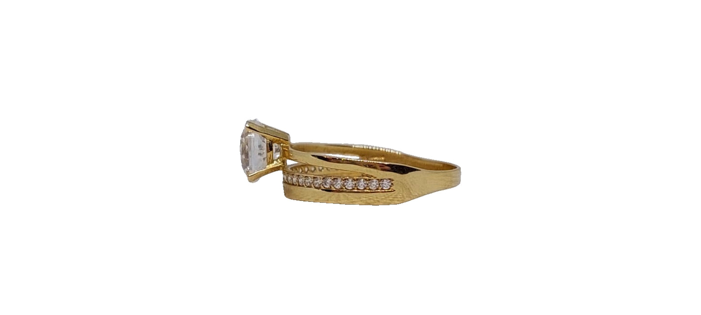 14ct Yellow gold round 4 claw cubic zirconia double shank ring