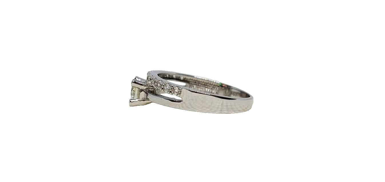 9ct White gold round 4 claw solitaire cubic zirconia with split shank plain/cubic zirconia ring