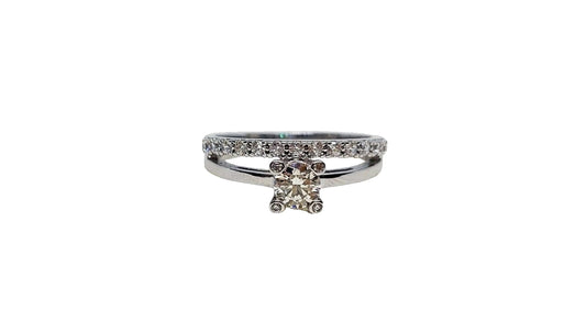 9ct White gold round 4 claw solitaire cubic zirconia with split shank plain/cubic zirconia ring