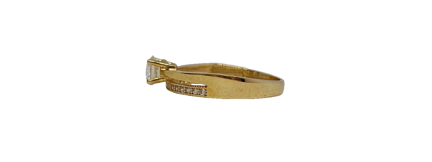 9ct Yellow gold cubic zirconia round cut split shank ring