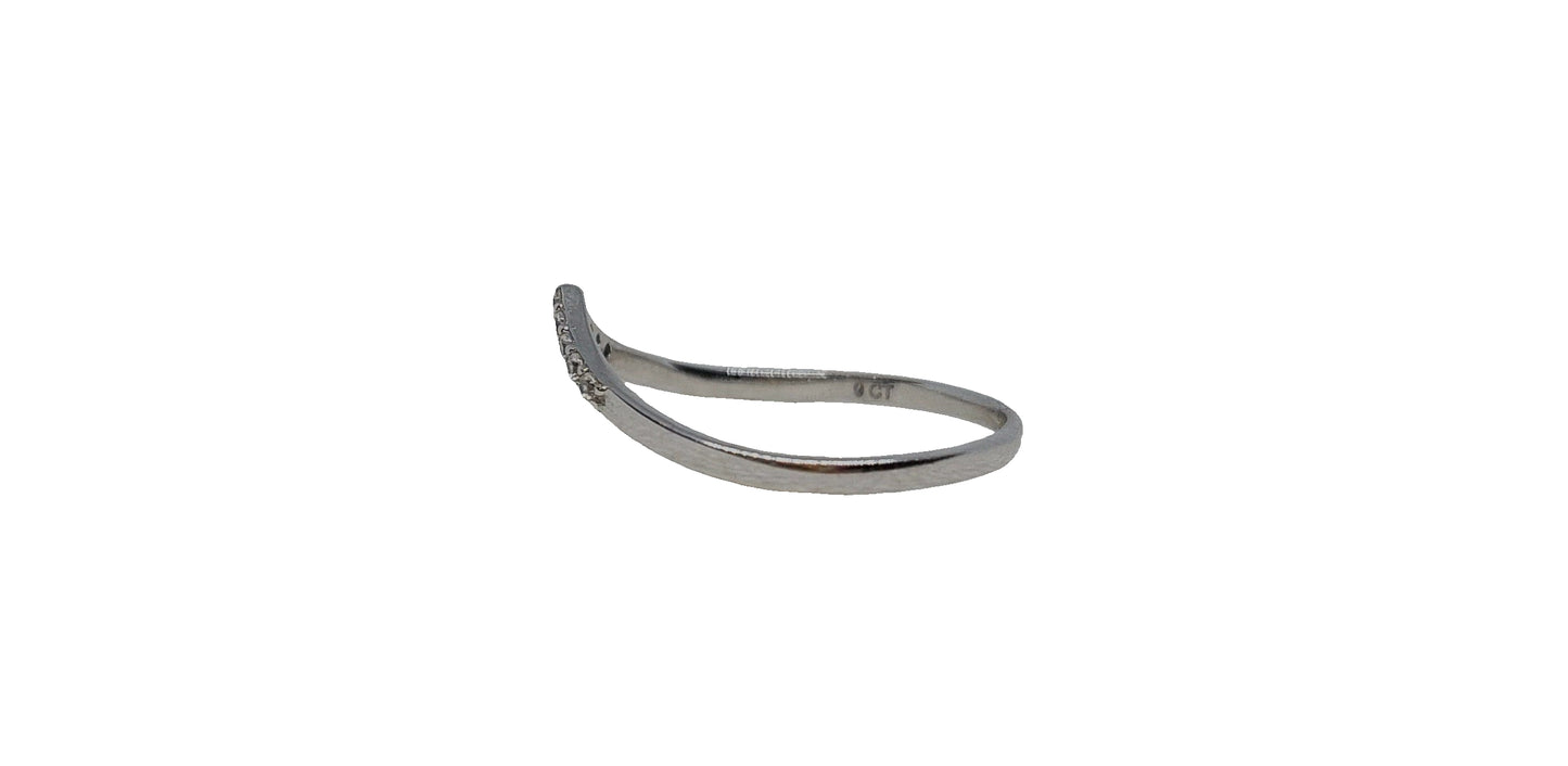 9ct White gold V-shape 9x cubic zirconia claw setting band