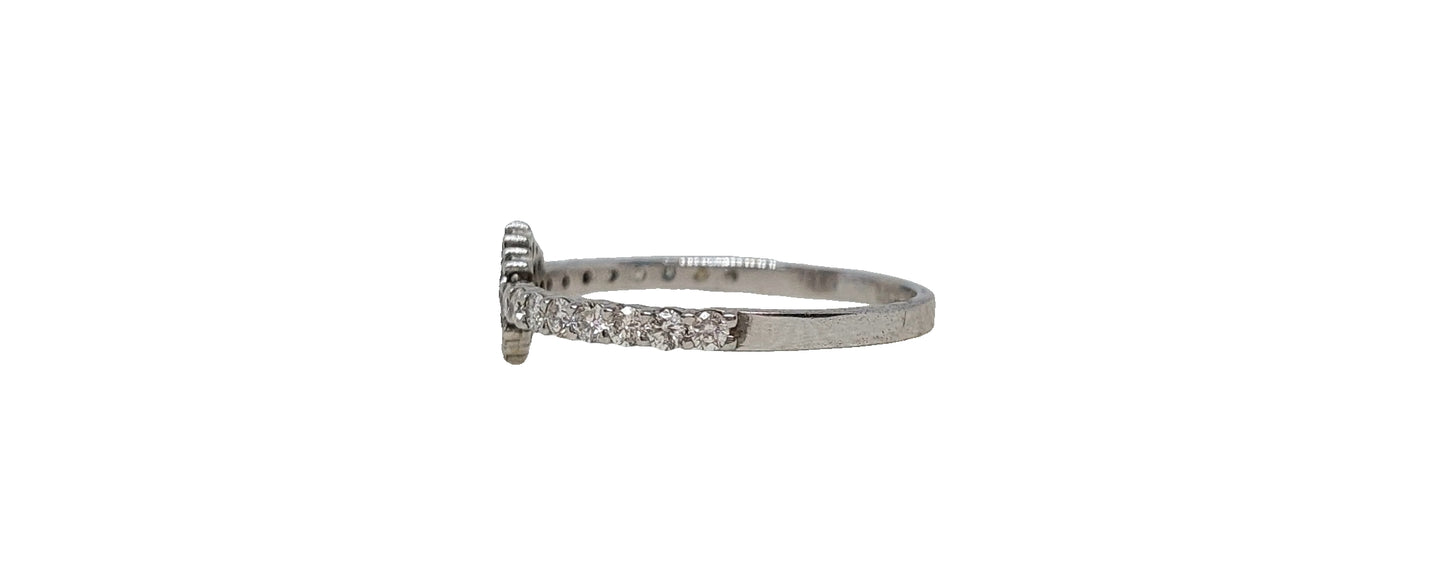 9ct White gold Floral Cluster diamond ring