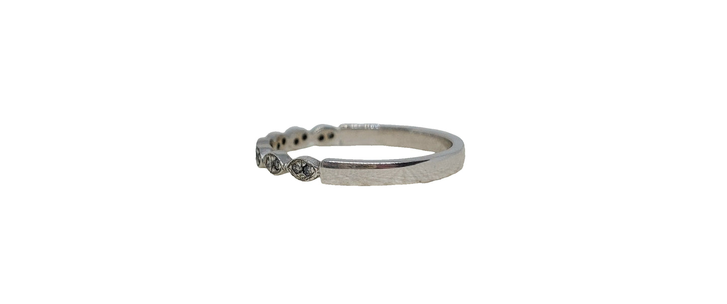 9ct White Gold diamond milgrain marquise pattern band