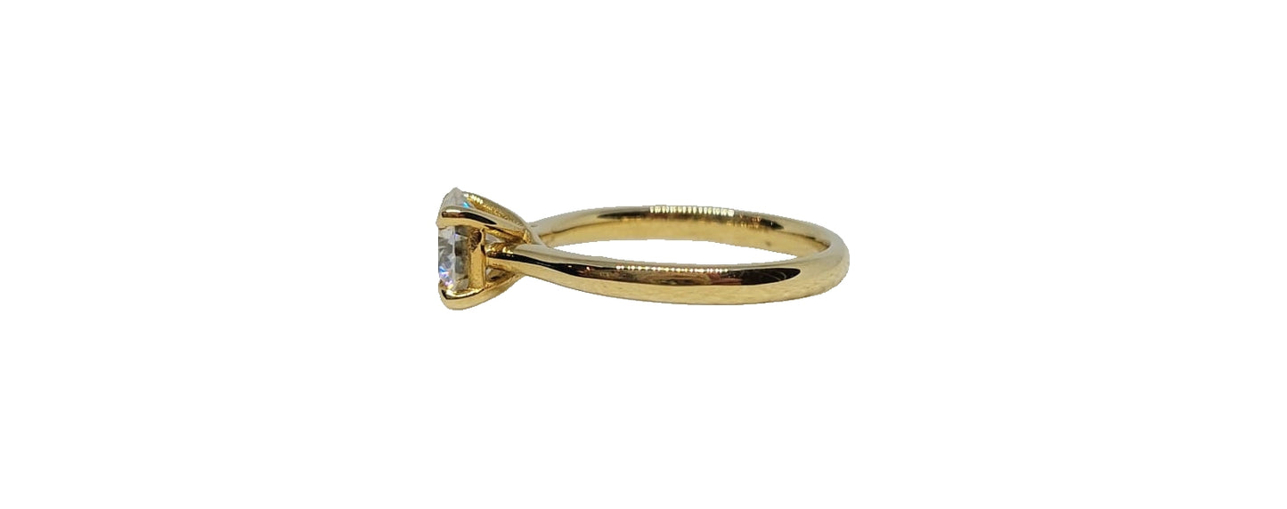 9ct Yellow gold solitaire plain shank ring
