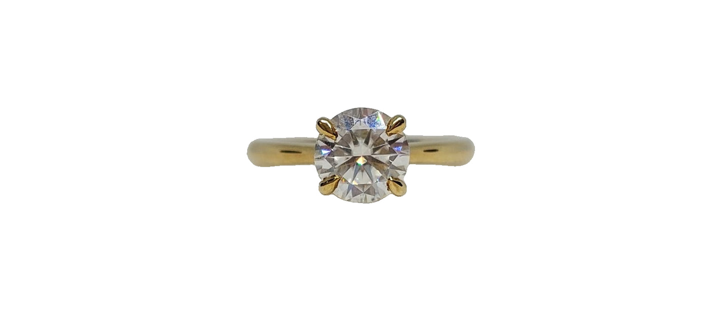 9ct Yellow gold solitaire plain shank ring