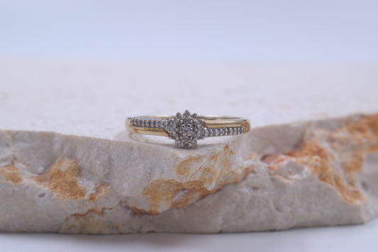 9ct Yellow Gold Diamond Flower or Cluster Style Ring