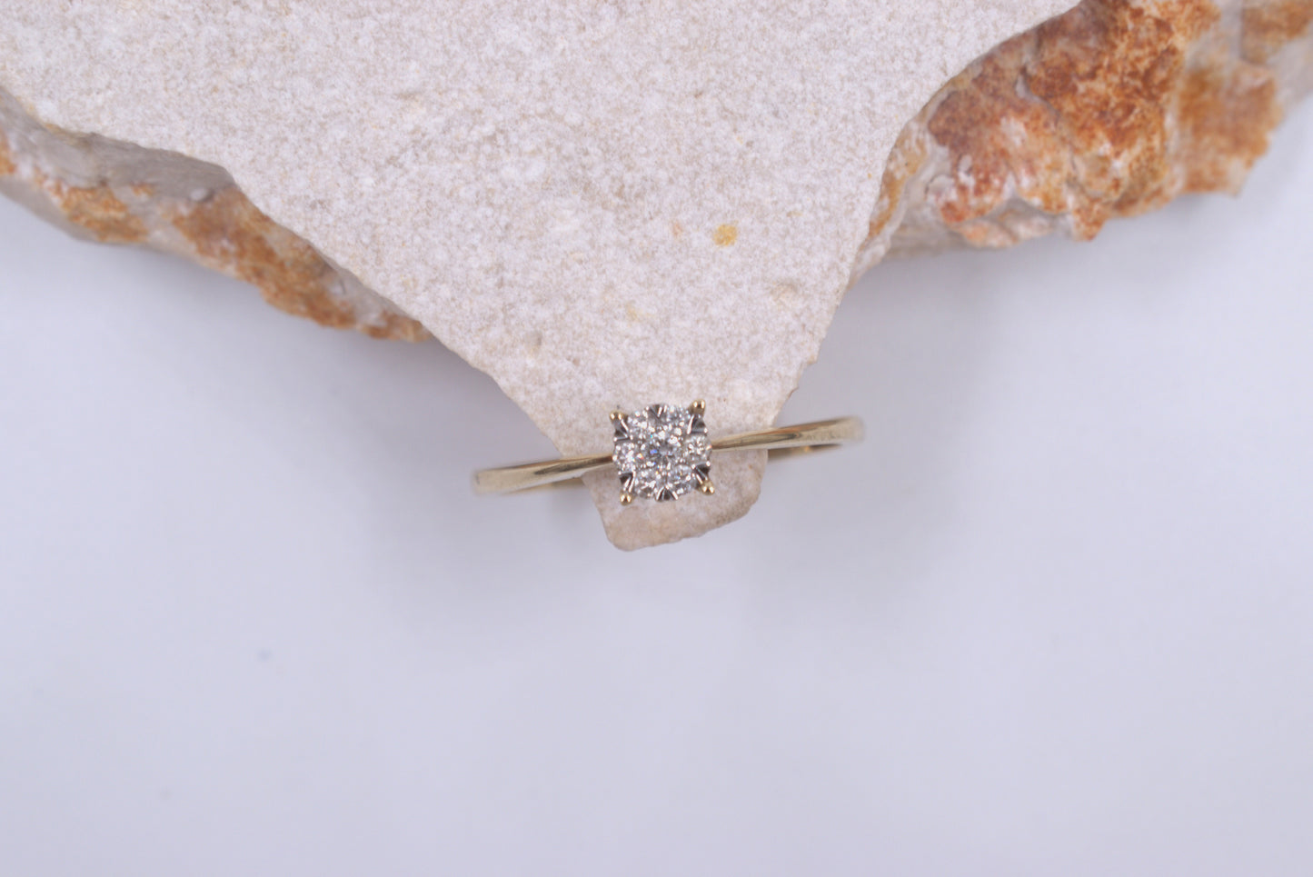 9ct Yellow Gold Illusion Style Diamond Ring