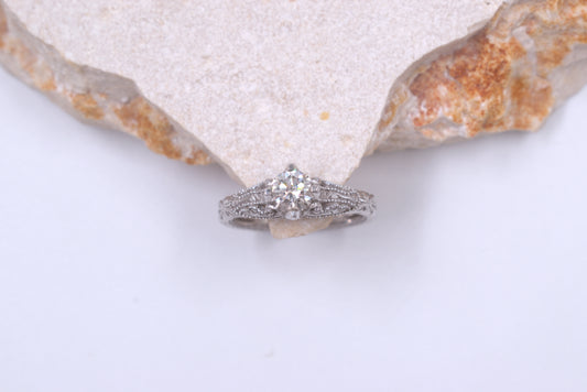 18ct White Gold Vintage style Diamond Ring