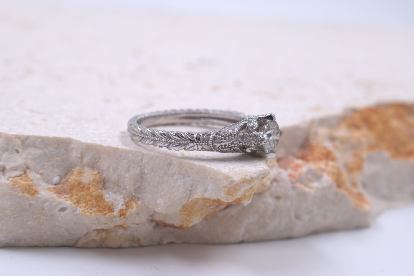 18ct White Gold Vintage style Diamond Ring