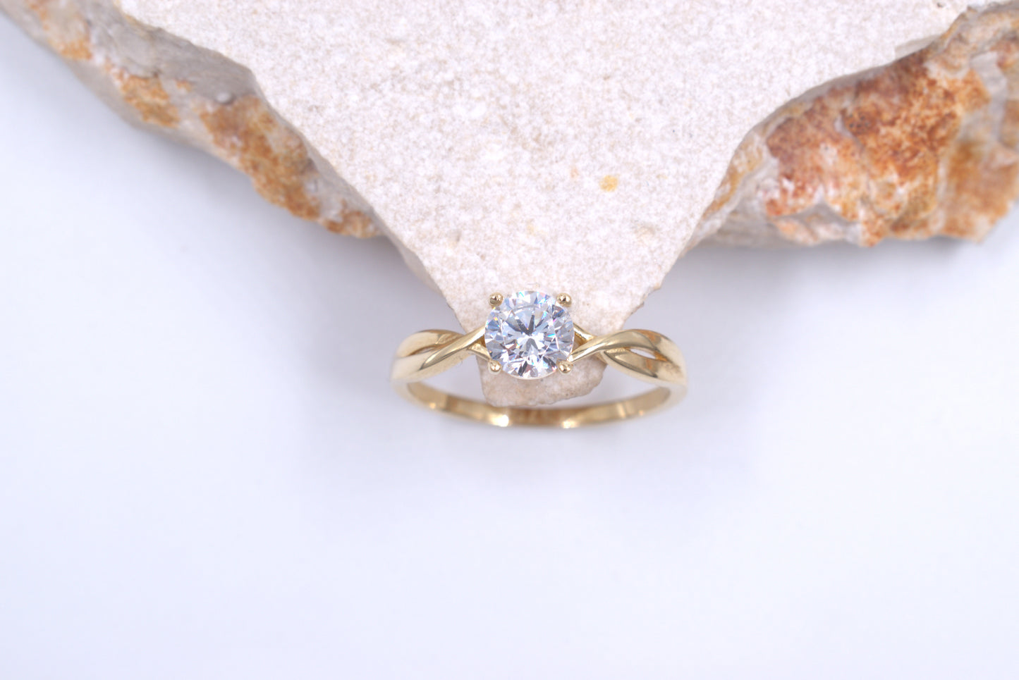 9ct Yellow Gold Twisted Band Cubic Zirconia Ring