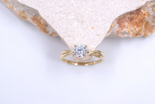 9ct Yellow Gold Twisted Band Cubic Zirconia Ring