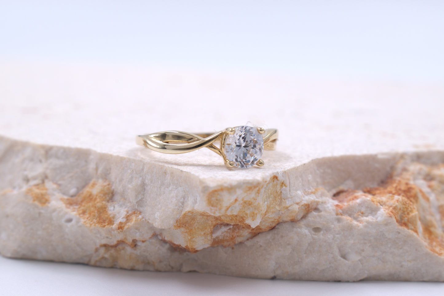 9ct Yellow Gold Twisted Band Cubic Zirconia Ring