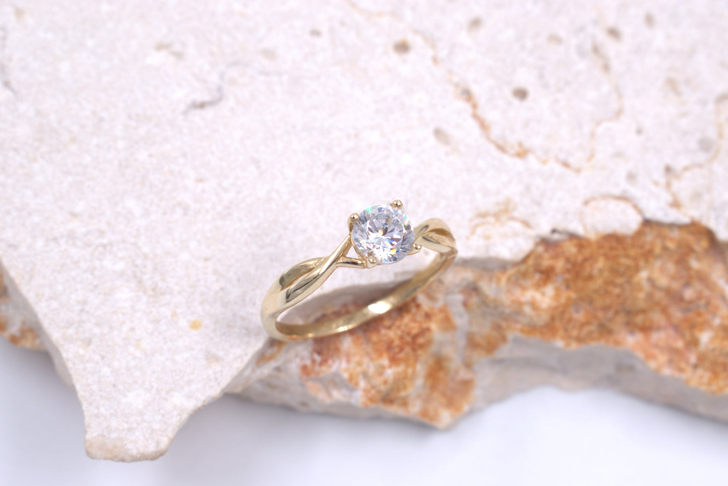 9ct Yellow Gold Twisted Band Cubic Zirconia Ring