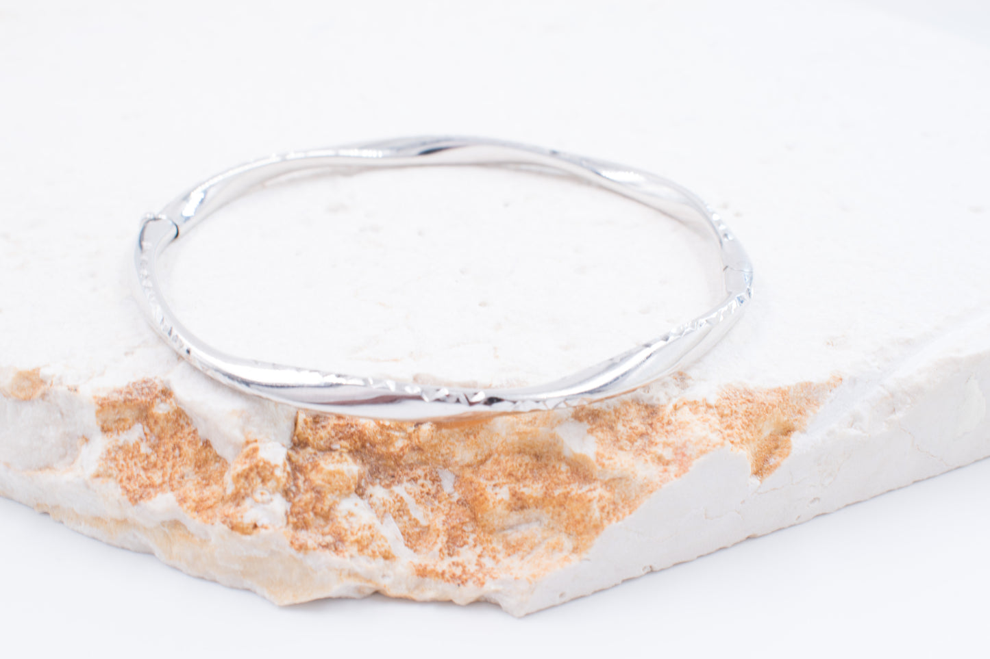 14ct White Gold Hinged Bangle