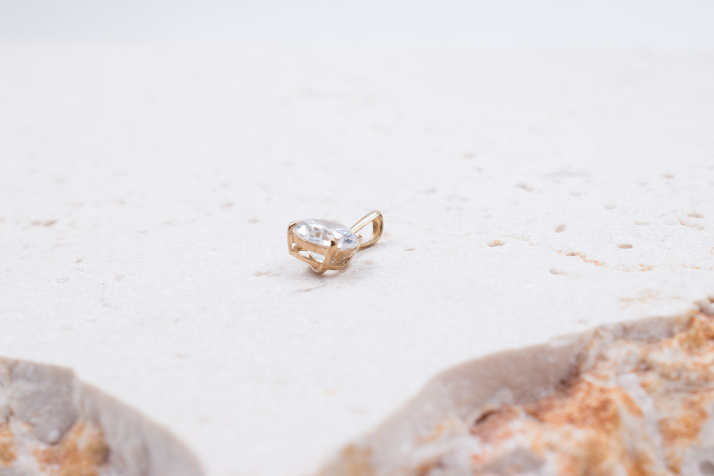 9ct Yellow Gold Round Cubic Zirconia Pendant