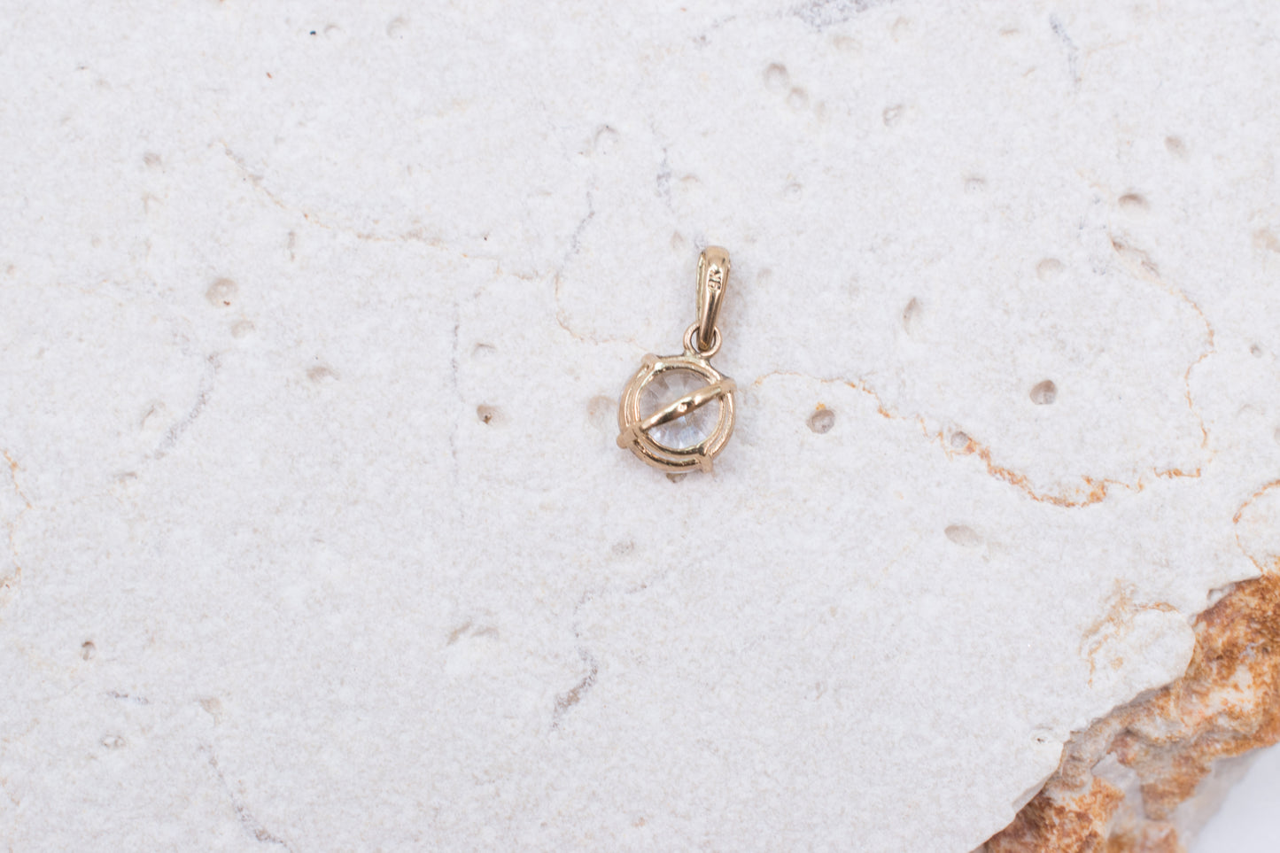 9ct Yellow Gold Round Cubic Zirconia Pendant